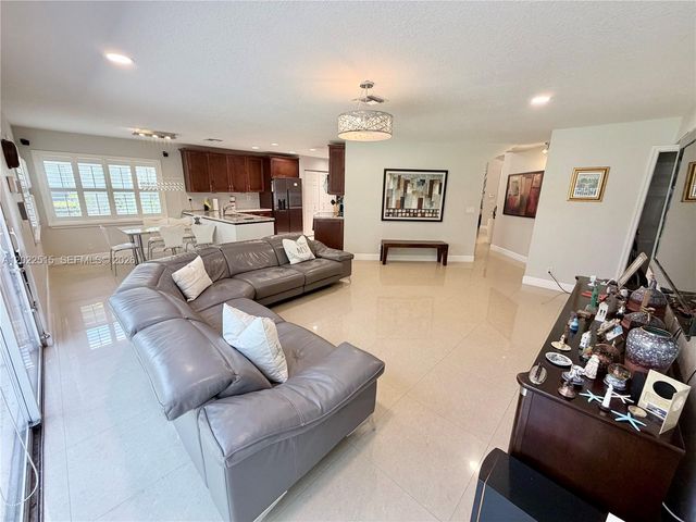 4020 Sapphire Cv, Weston, FL 33331