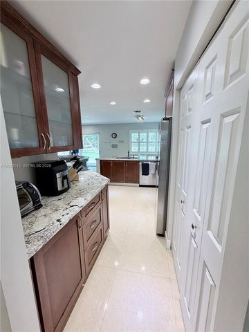 4020 Sapphire Cv, Weston, FL 33331
