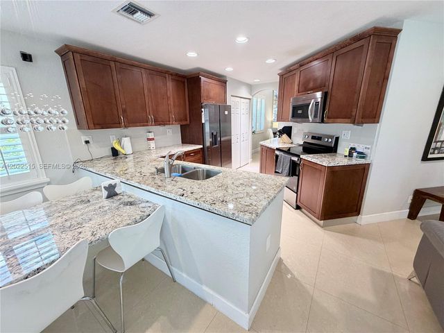 4020 Sapphire Cv, Weston, FL 33331