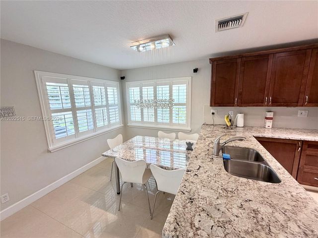 4020 Sapphire Cv, Weston, FL 33331