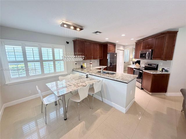4020 Sapphire Cv, Weston, FL 33331