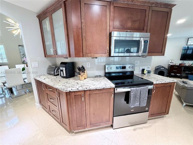 4020 Sapphire Cv, Weston, FL 33331