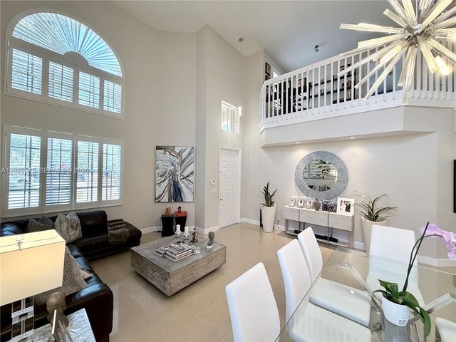 4020 Sapphire Cv, Weston, FL 33331