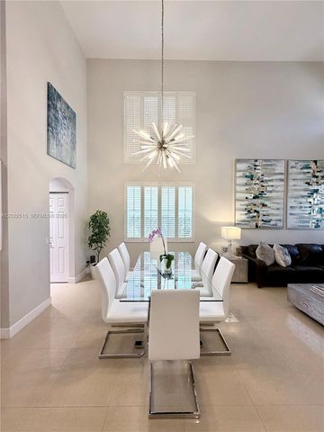 4020 Sapphire Cv, Weston, FL 33331