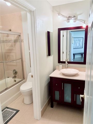 4020 Sapphire Cv, Weston, FL 33331