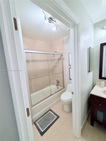 4020 Sapphire Cv, Weston, FL 33331