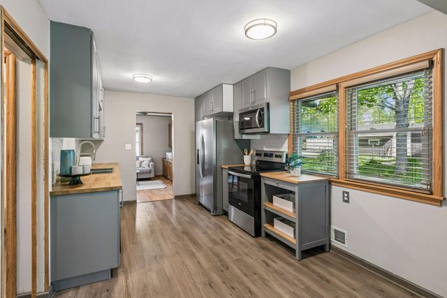 1901 Malvern Street, Roseville, MN 55113