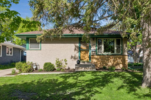 1901 Malvern Street, Roseville, MN 55113