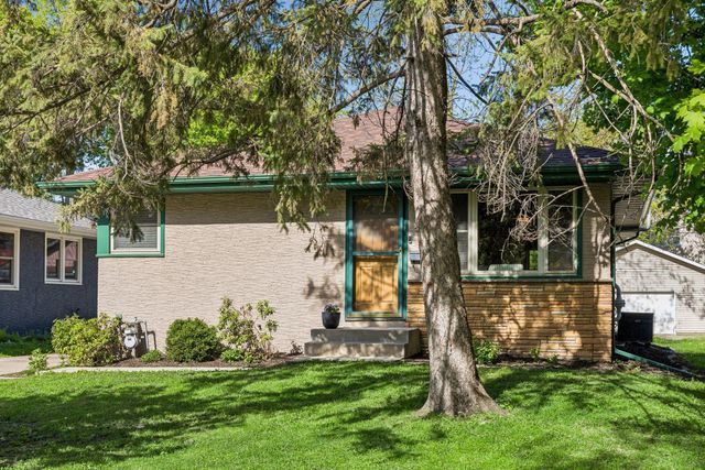 1901 Malvern Street, Roseville, MN 55113