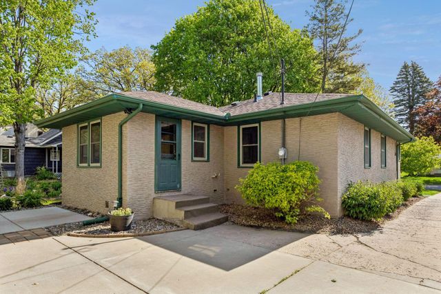 1901 Malvern Street, Roseville, MN 55113