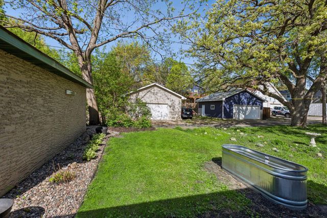 1901 Malvern Street, Roseville, MN 55113