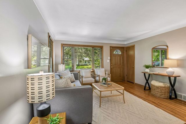 1901 Malvern Street, Roseville, MN 55113