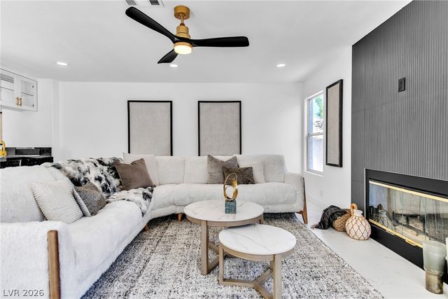 7333 Painted Shadows Way, Las Vegas, NV 89149