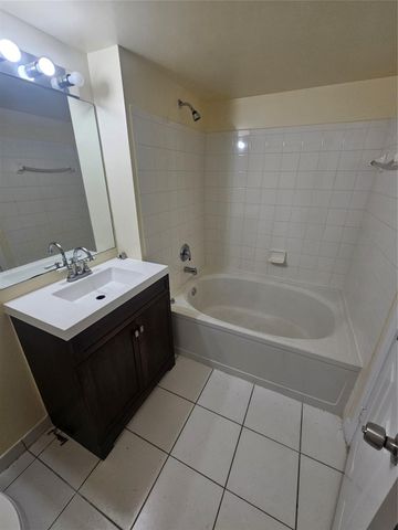 2961 NE 185th Street 1609, Miami, FL 33180