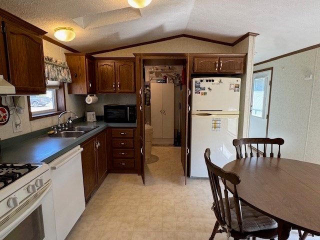 92 New Hillcrest Dr, Greenville, NH 03048