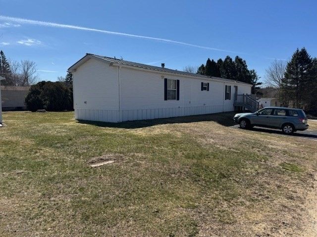 92 New Hillcrest Dr, Greenville, NH 03048
