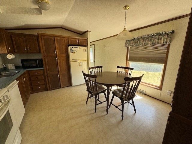 92 New Hillcrest Dr, Greenville, NH 03048