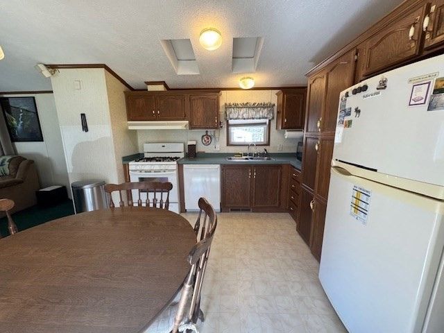 92 New Hillcrest Dr, Greenville, NH 03048