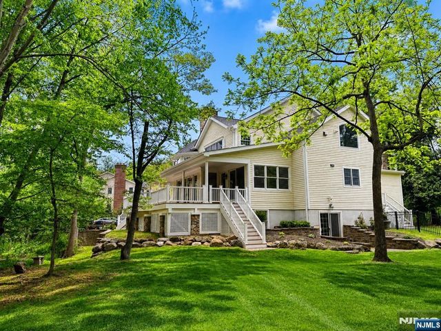 8 Lauren Pond Court, Demarest, NJ 07627