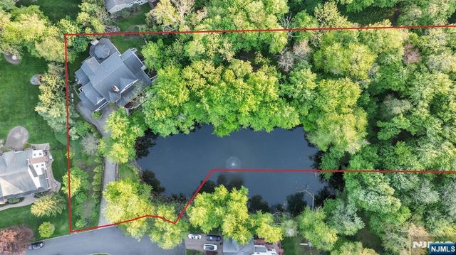 8 Lauren Pond Court, Demarest, NJ 07627