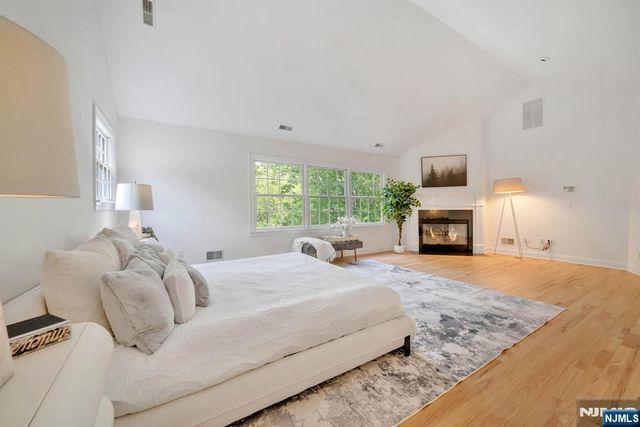 8 Lauren Pond Court, Demarest, NJ 07627