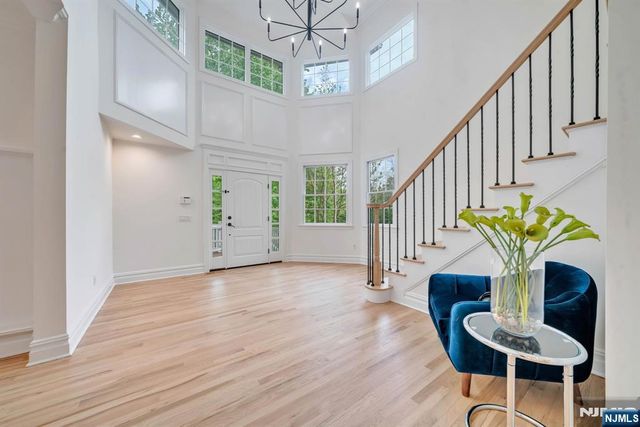 8 Lauren Pond Court, Demarest, NJ 07627