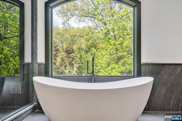 8 Lauren Pond Court, Demarest, NJ 07627