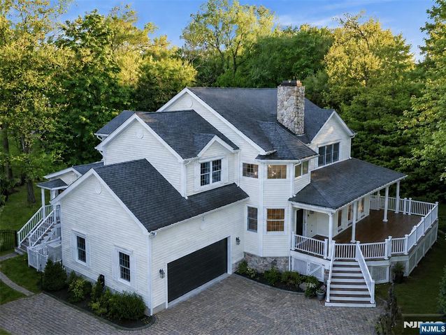 8 Lauren Pond Court, Demarest, NJ 07627
