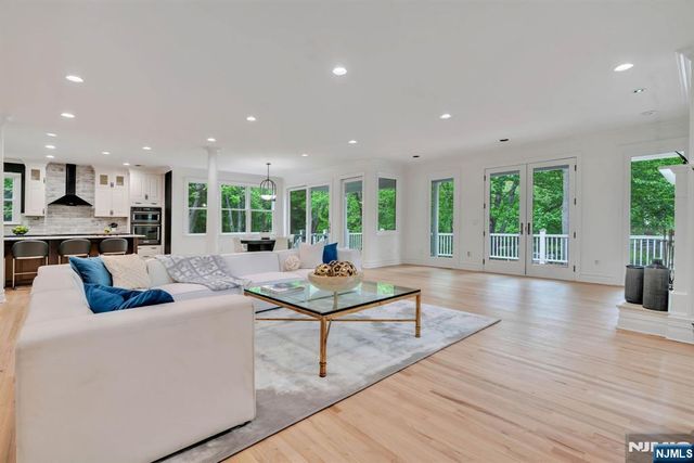 8 Lauren Pond Court, Demarest, NJ 07627
