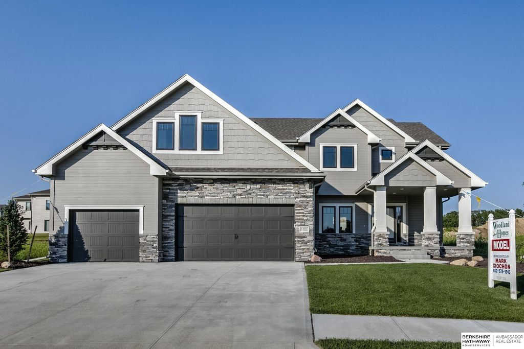 11720 Caspian Drive, Papillion, NE 68046