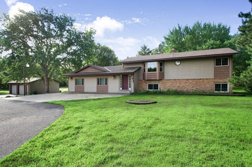 4070 204th Lane NW, Oak Grove, MN 55303