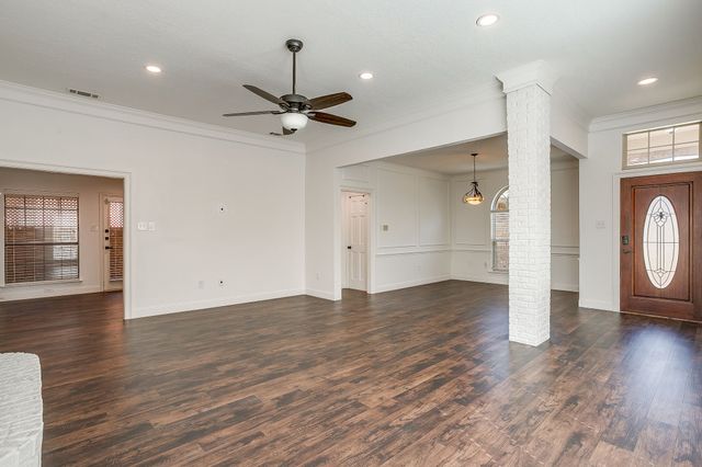 1115 Olde Towne Drive, Irving, TX 75061