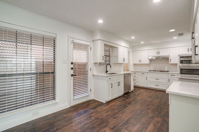 1115 Olde Towne Drive, Irving, TX 75061