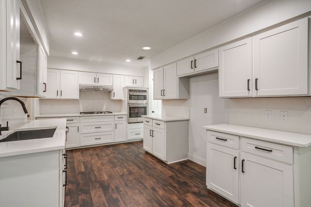 1115 Olde Towne Drive, Irving, TX 75061