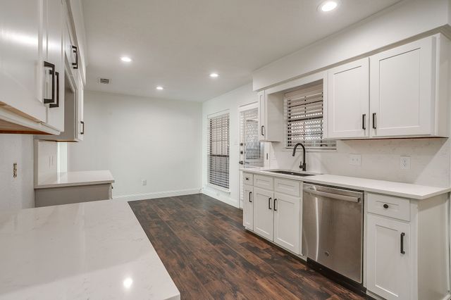 1115 Olde Towne Drive, Irving, TX 75061