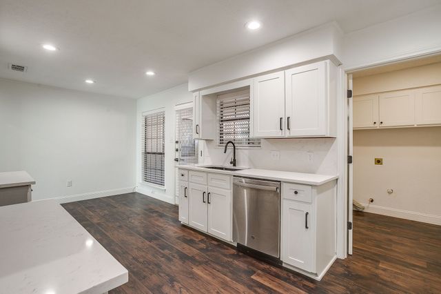 1115 Olde Towne Drive, Irving, TX 75061