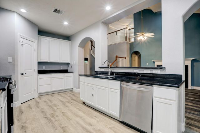 3808 Armand Drive, Dickinson, TX 77539