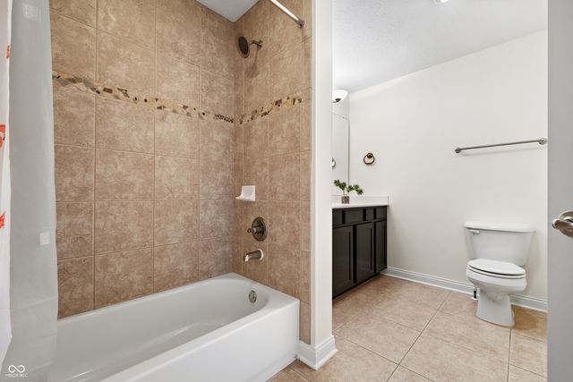13899 Rue Charlot Lane, Mccordsville, IN 46055