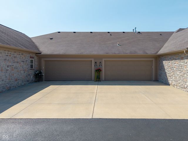 13899 Rue Charlot Lane, Mccordsville, IN 46055