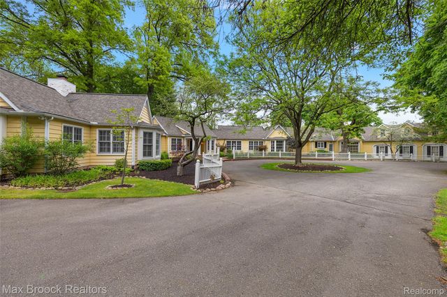 760 Lone Pine Road, Bloomfield Hills, MI 48304