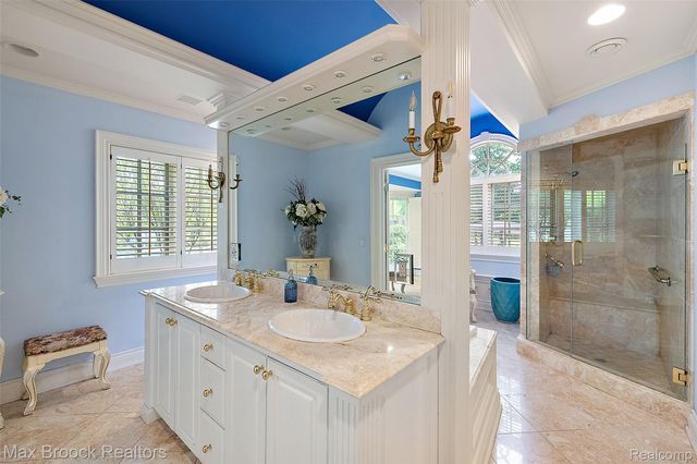 760 Lone Pine Road, Bloomfield Hills, MI 48304