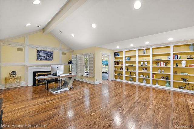 760 Lone Pine Road, Bloomfield Hills, MI 48304