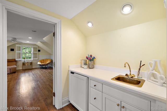 760 Lone Pine Road, Bloomfield Hills, MI 48304