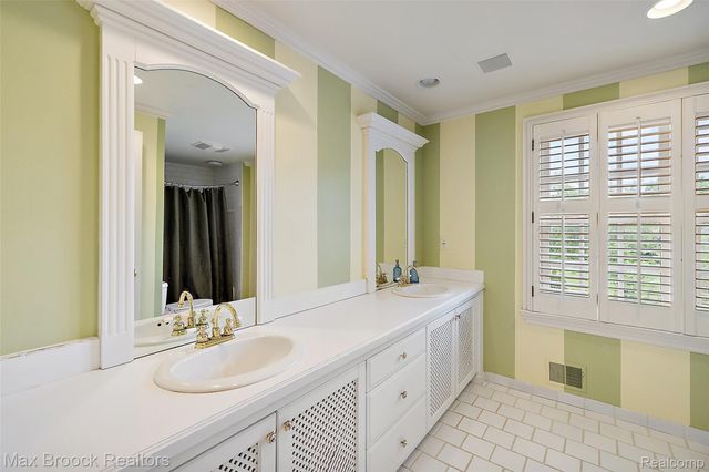 760 Lone Pine Road, Bloomfield Hills, MI 48304