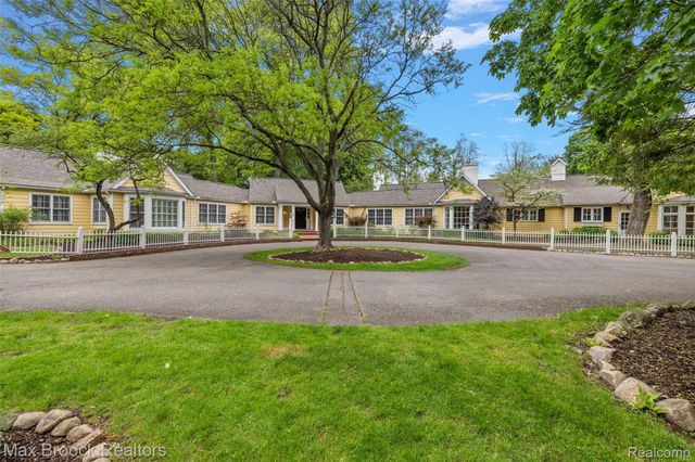 760 Lone Pine Road, Bloomfield Hills, MI 48304