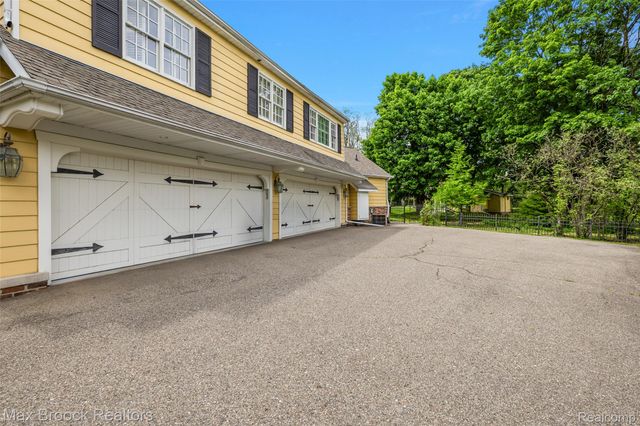 760 Lone Pine Road, Bloomfield Hills, MI 48304