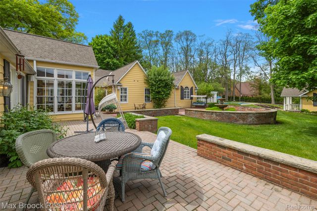 760 Lone Pine Road, Bloomfield Hills, MI 48304