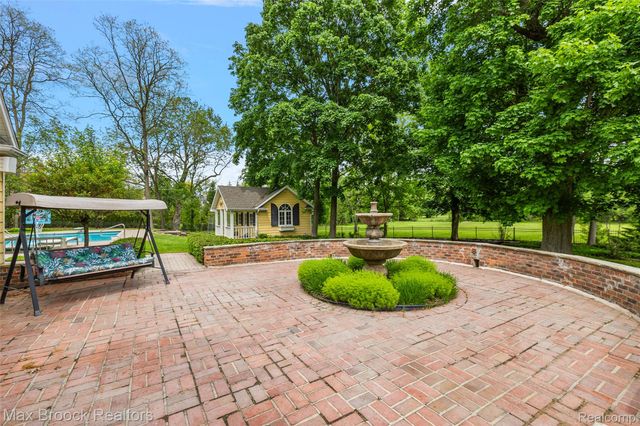 760 Lone Pine Road, Bloomfield Hills, MI 48304