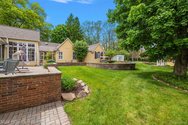 760 Lone Pine Road, Bloomfield Hills, MI 48304