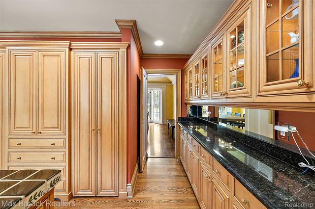 760 Lone Pine Road, Bloomfield Hills, MI 48304